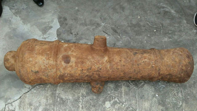 Súng thần công gần 200 trăm tuổi được bán như sắt vụn.