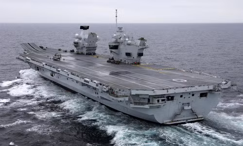 Tàu sân bay HMS Queen Elizabeth trong chuyến thử nghiệm trên biển. Ảnh: Telegraph.