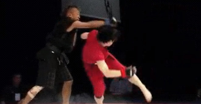 Cú đá đem lại chiến thắng cho Satoshi Date. Ảnh cắt từ clip.