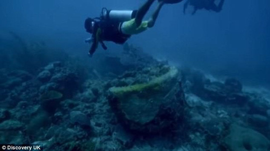 Các thợ lặn từng làm việc cho CIA đã tìm thấy tàu ngầm được cho là của trùm ma túy Pablo Escobar. Ảnh: Discovery UK