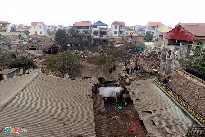 10 ngôi nhà bị phá hủy, hư hại sau vụ nổ. Ảnh: Lê Hiếu.