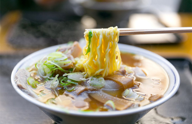 Dân công sở trên khắp thế giới ăn gì vào bữa trưa?