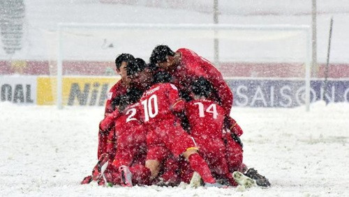 Tờ Sina nghi ngờ về khả năng duy trì thành công của bóng đá Việt Nam. Ảnh: OS.