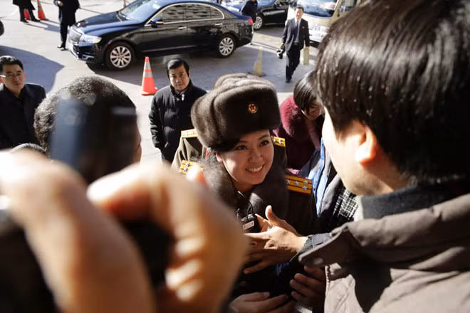 Bà Hyon Song Wol tới một khách sạn Bắc Kinh tháng 11/2015. Ảnh: Getty.