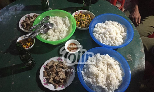 Nhà H’Hen Niê tất bật mở tiệc đãi dân làng với các món truyền thống Ê Đê