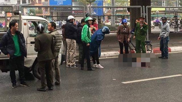 Hiện trường thanh niên nhảy cầu Ngã Tư Sở, Hà Nội