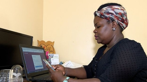 Peace Akware muốn mua ôtô từ việc giao dịch Bitcoin. Ảnh: BBC