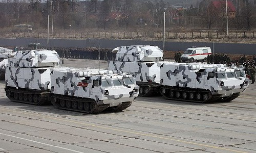 Các tổ hợp tên lửa phòng không Tor-M2DT tại Quảng trường Đỏ. Ảnh: Sputnik.