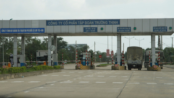 Trạm BOT Quảng Trị đặt tại Km763+800 Quốc lộ 1 thuộc địa phận xã Triệu Giang, huyện Triệu Phong đã được Bộ GTVT đồng ý giảm giá phí sau một thời gian rất dài bức xúc của dư luận trước việc giá phí cao và vị trí đặt trạm bất hợp lý. Ảnh: H.T