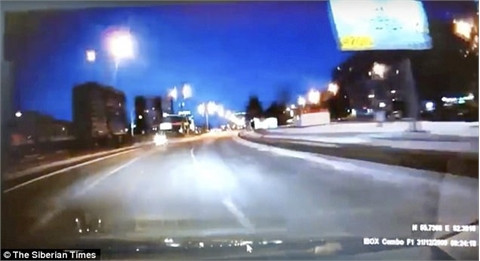 Đồn đoán lạnh lùng về chớp sáng bí ẩn trên bầu trời Nga 