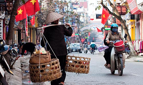 Vẫn còn lắm phận người vất vả ngược xuôi giữa không khí Tết 