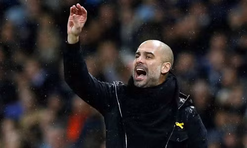 Guardiola cho rằng lịch thi đấu tại Anh đang hủy hoại cầu thủ. Ảnh: Reuters.