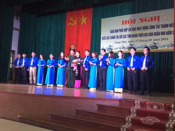 Vang mãi bài ca kết đoàn Thanh niên 6 tỉnh và lực lượng vũ trang Quân khu I *ảnh: Duy Chiến