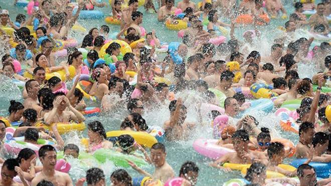 Cẩn thận với nguy cơ nhiễm bệnh từ hồ bơi