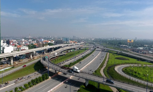 Hạ tầng đang bị nhiều nhóm đối tượng lợi dụng để kích giá đất tăng nóng và sốt ảo. Ảnh: Vũ Lê