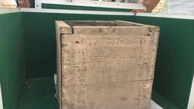 Hộp gỗ được cho là quan tài đựng thi thể công chúa Ai Cập. Ảnh: BBC.