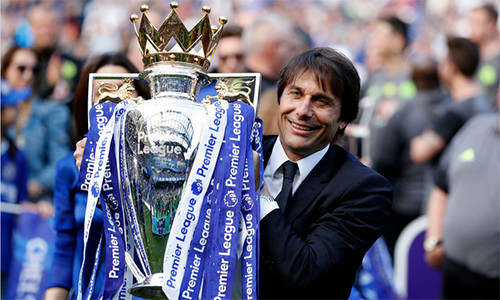 Conte trở thành HLV người Italy thứ tư sau Ancelotti, Mancini và Ranieri vô địch Ngoại hạng Anh. Ảnh: Reuters.