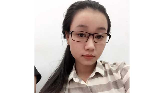 Thiếu nữ xinh đẹp dùng roi điện tấn công, cướp tiền bà cụ 77 tuổi.