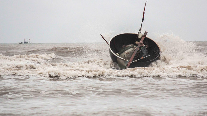 Hai vợ chồng tử vong trên biển do lật mủng