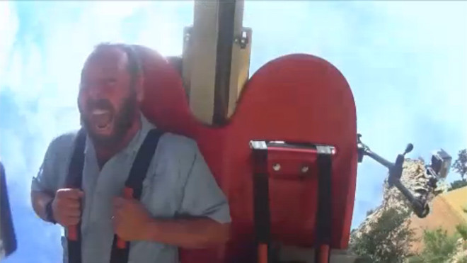 “Hồn bay phách lạc” với trò rơi tự do xuống hẻm sâu