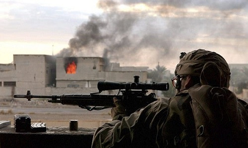 Một đặc nhiệm của lực lượng liên quân săn lùng bắn tỉa IS tại Iraq. Ảnh: Reuters.