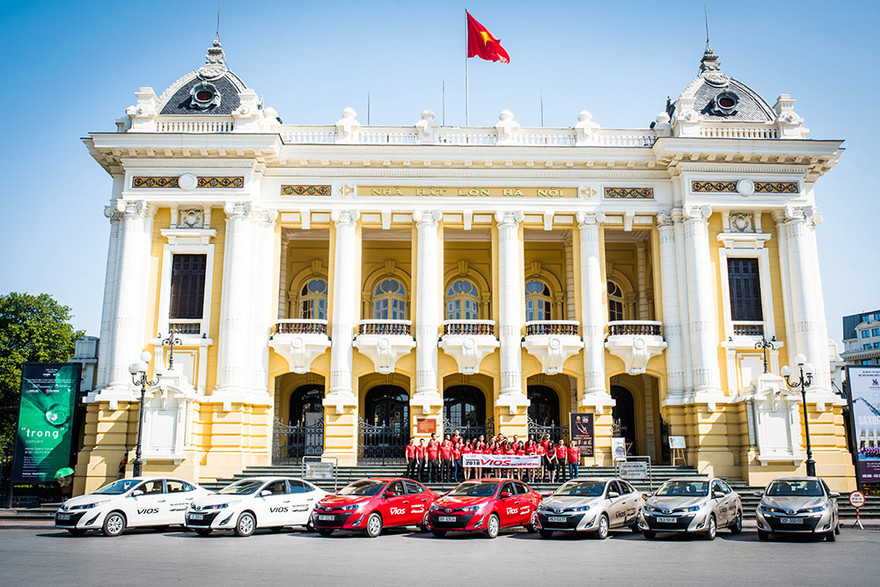 Bất ngờ gặp dàn Toyota Vios 2018 trẻ trung trên phố Hà Nội