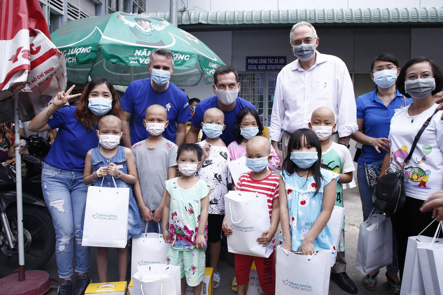 Sanofi tiếp nối hành trình thiện nguyện 'Giấc mơ cho em' đến BV Ung bướu TP.HCM