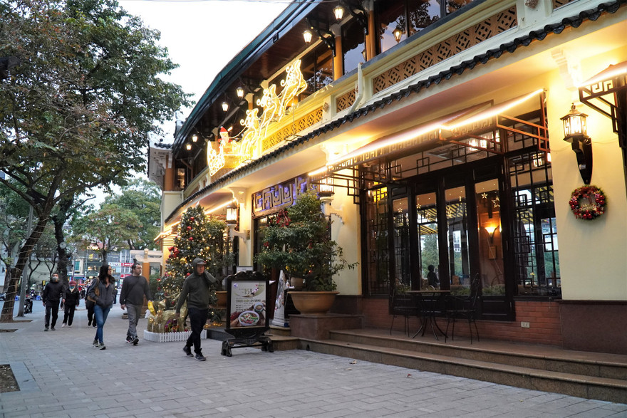 Vị trí đắc địa bên hồ Gươm sẽ mang lại một không gian lý tưởng cho khách hàng