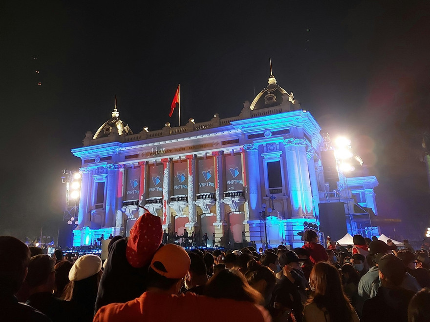 Màn trình diễn ấn tượng của âm thanh và ánh sáng từ chương trình do VNPT Pay tổ chức