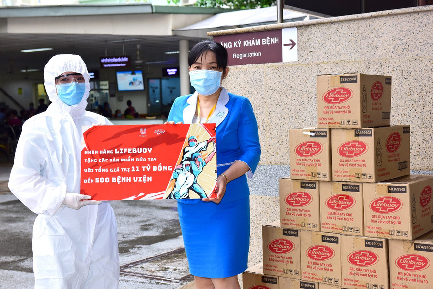 Lifebuoy tài trợ gói sản phẩm 11 tỷ đồng cho 500 bệnh viện
