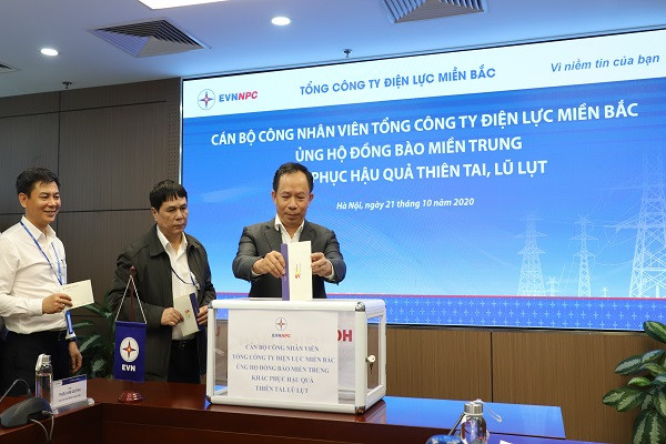 Tính đến 22/10/2020, EVNNPC đã ủng hộ 4,7 tỷ đồng chung tay với đồng bào miền Trung khắc phục hậu quả bão lũ.