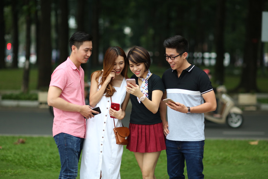 Khách hàng VinaPhone cùng cài đặt sử dụng dịch vụ VNPT Wifi offload mới ra mắt của VNPT