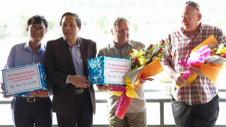 Bí thư Tỉnh ủy Quảng Bình đến thăm 'Vua hang động'