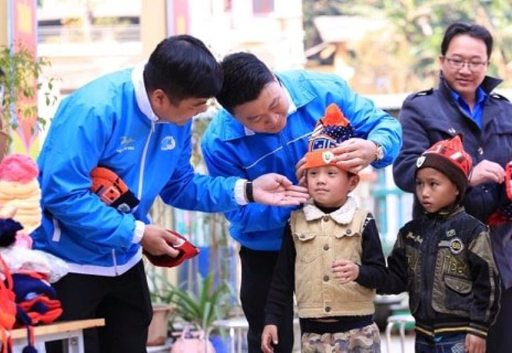 Thanh niên Bình Dương vượt hàng nghìn km mang áo ấm đến trẻ em Tây Bắc