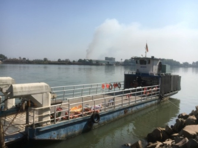 Chiếc phà xảy ra tai nạn trên sông​