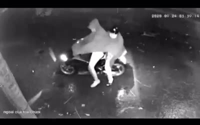 Truy tìm 2 người đàn ông nghi nổ súng vào nhà dân trong đêm