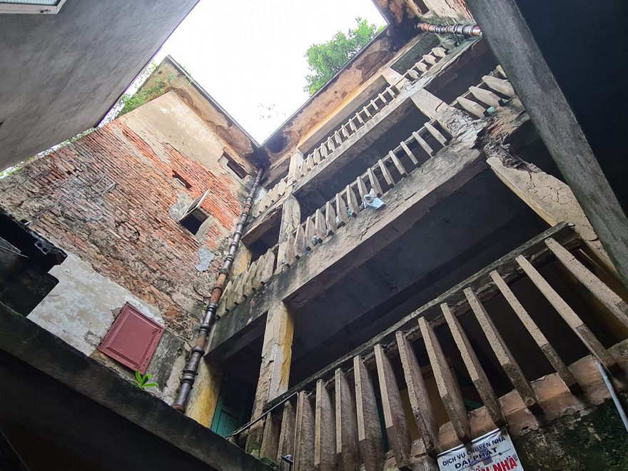 Cận cảnh tòa chung cư 'chờ sập', phải di dân khẩn cấp ở Hải Phòng