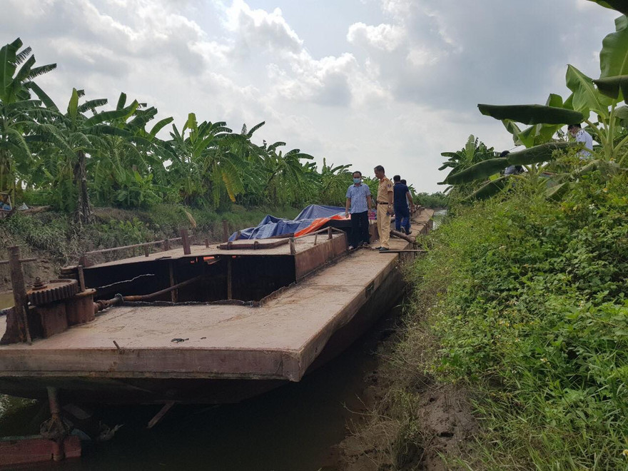 Tàu thủy bị các đối tượng trộm trong vụ việc.