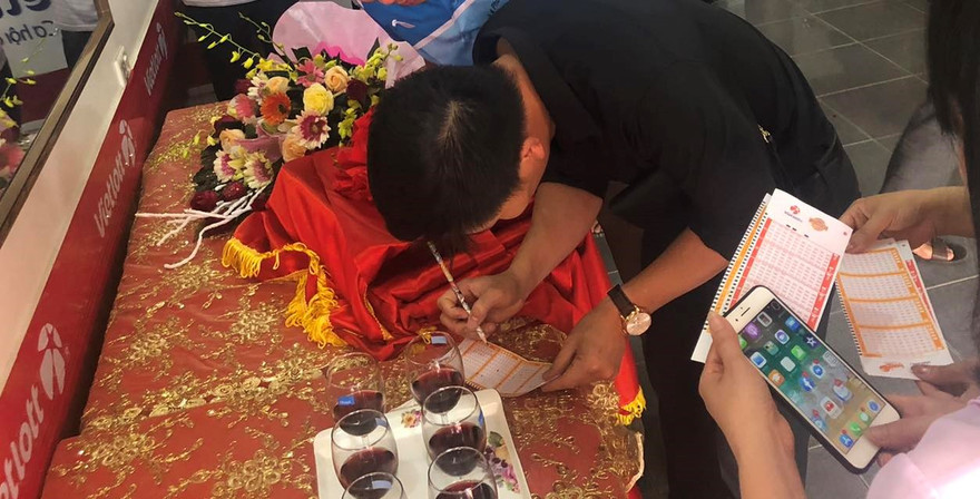 Người chơi tại Lai Châu hào hứng chào đón các sản phẩm xổ số tự chọn của Vietlott