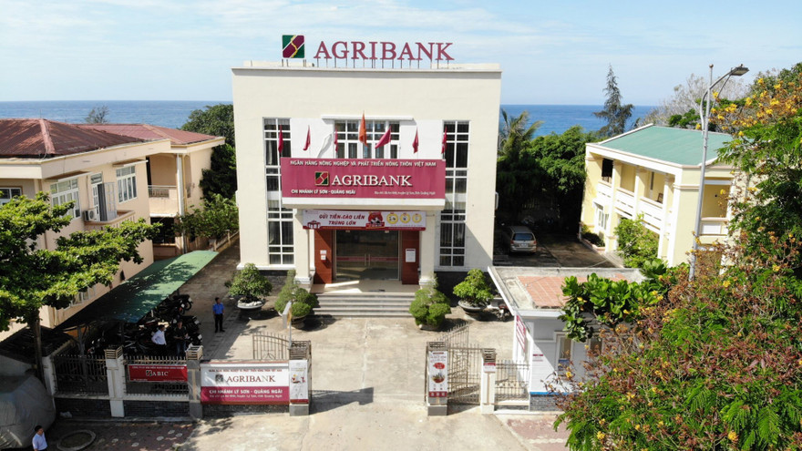 Agribank Lý Sơn (Quảng Ngãi) tiếp sức ngư dân bám biển