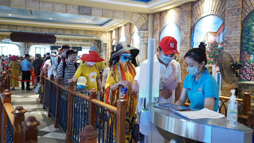 Nhiều điểm đến đón khách trở lại, du lịch nội địa ấm dần 