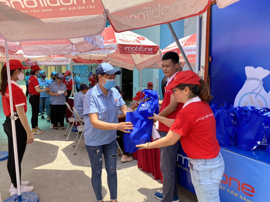 Mobifone triển khai chiến dịch 'Chia sẻ' hỗ trợ công nhân 