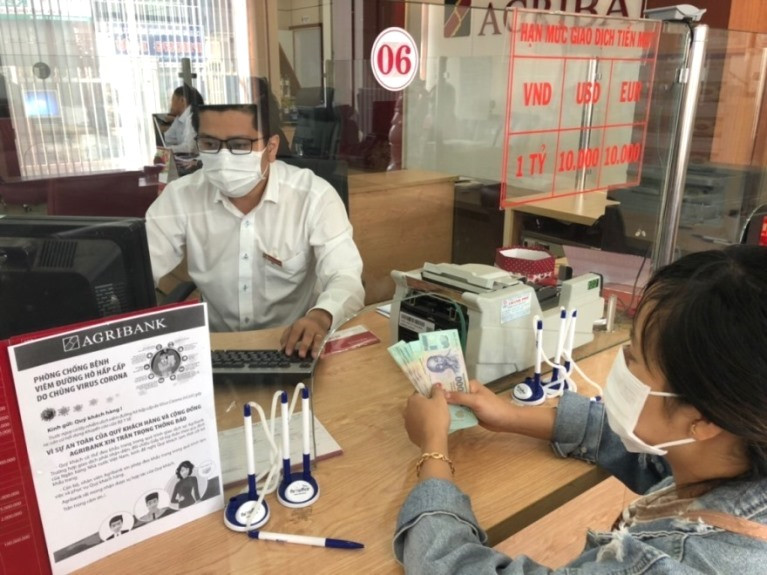 Agribank miễn giảm lãi, hạ lãi suất cho 27.500 khách hàng ảnh hưởng dịch COVID-19