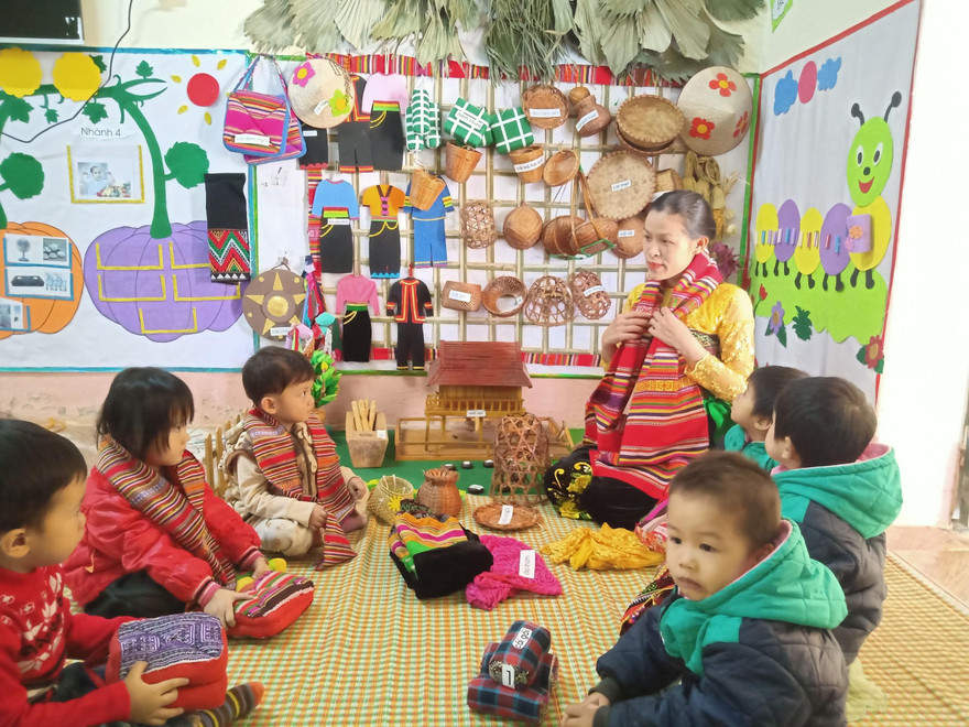 Dựng 'không gian văn hóa dân tộc' trong lớp mầm non