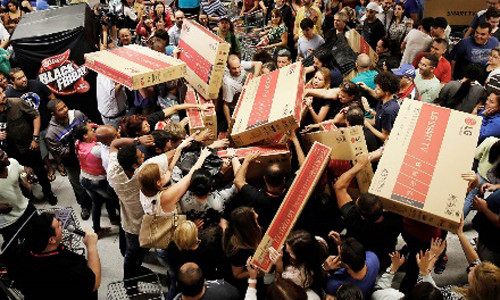 Không khí mua sắm vào ngày Black Friday. Nguồn: Internet