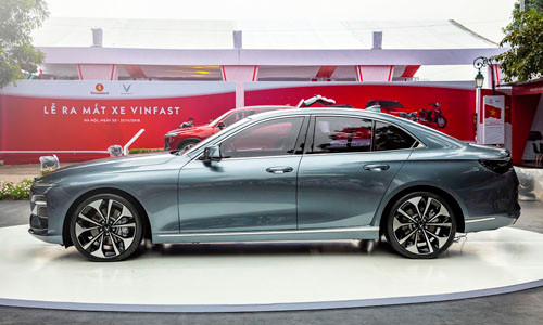 'Bóc' giá thành xe hơi VinFast