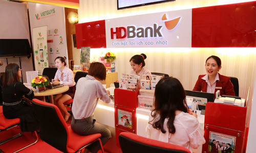 Khách hàng trải nghiệm dịch vụ của HDBank tại sự kiện