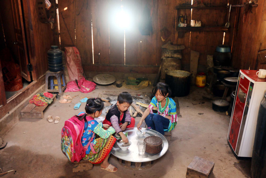 Có điện, đời sống học tập và sinh hoạt được nâng cao