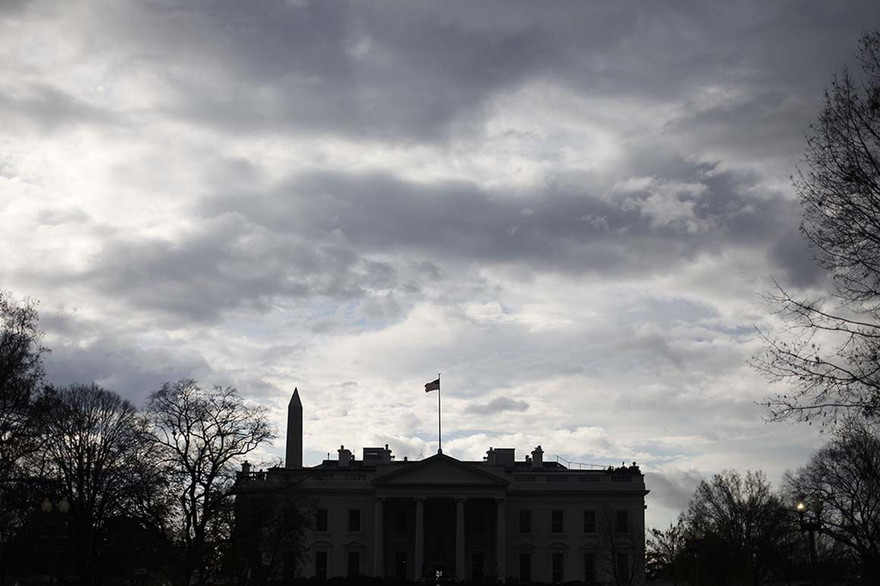 Tương lai u ám cho các quan chức và phụ tá làm việc trong chính quyền Tổng thống Trump nếu như đảng Dân chủ giành quyền kiểm soát Hạ viện. Ảnh: AP