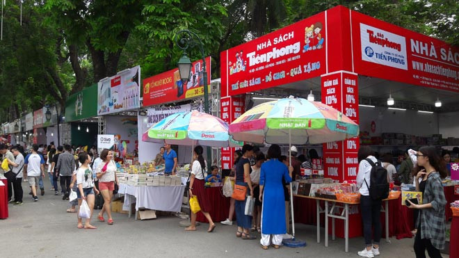 Nhà sách Tiền Phong tham dự Hội sách Vinschool ở Hà Nội, Hải Phòng
